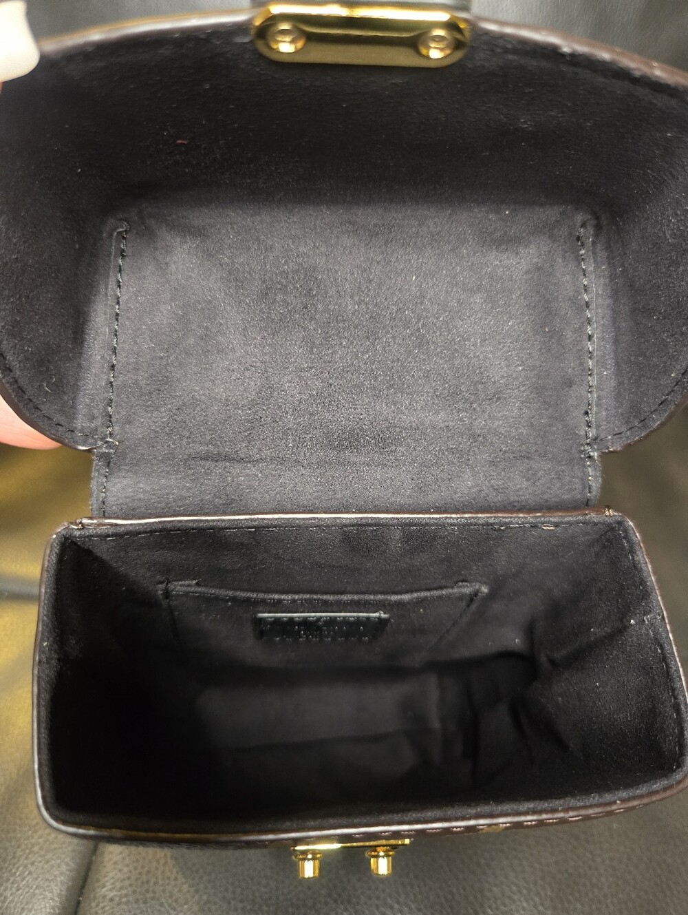 🛑SOLD🛑 Two Tone Reverse Monogram Camera Box/ Trunk Bag (RARE) - Picture 5 of 5